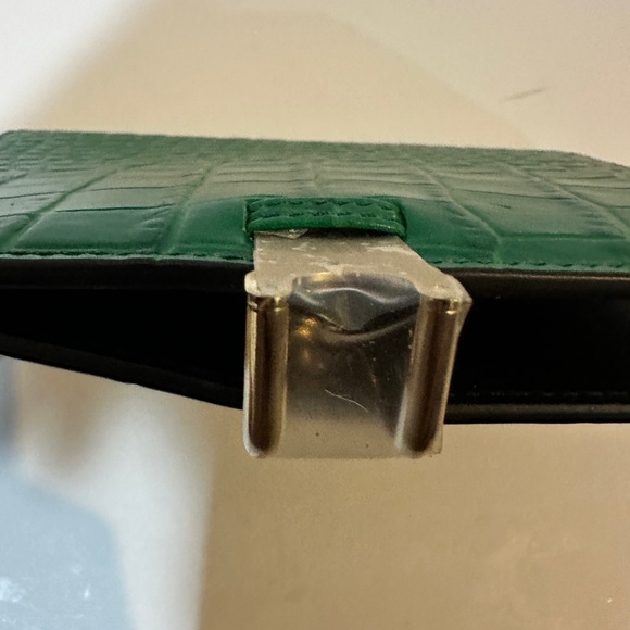 NEW Smythson Mara Passport Holder in Green Embossed Leather - Picture 4 of 7